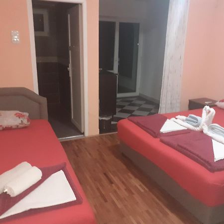 Studios Milosev Bar Luaran gambar