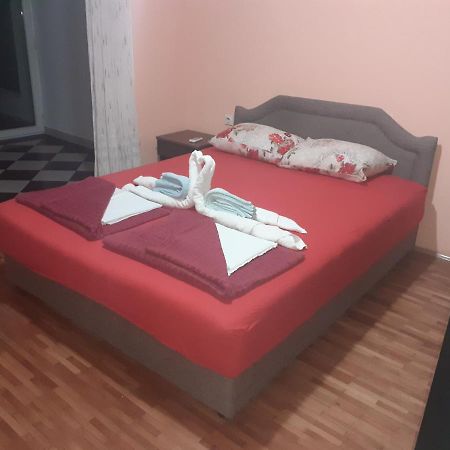 Studios Milosev Bar Luaran gambar