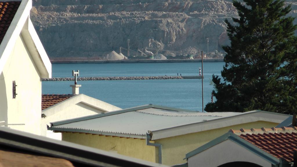 Studios Milosev Bar Luaran gambar